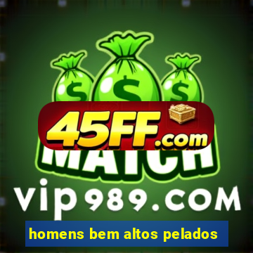 homens bem altos pelados